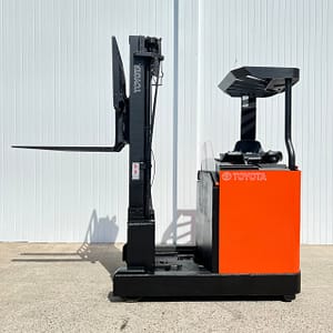 TOYOTA SEAT ON REACH TRUCK RECONDITIONAL